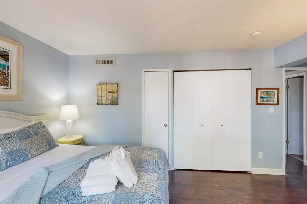 Desirable location with 2 Pools, Walk to Exclusive Beach Cabana