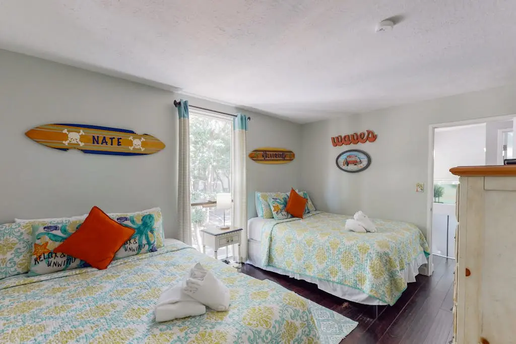 Desirable location with 2 Pools, Walk to Exclusive Beach Cabana