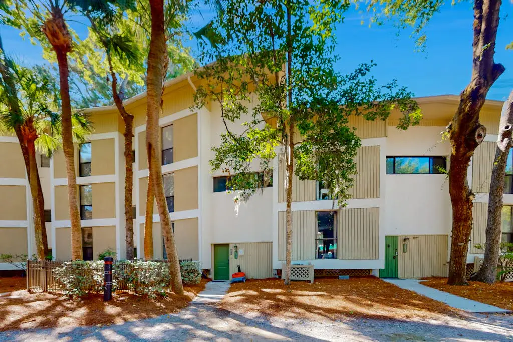 Desirable location with 2 Pools, Walk to Exclusive Beach Cabana