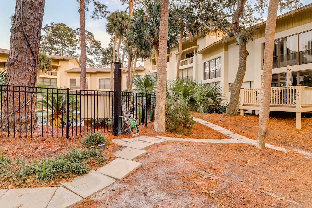 Desirable location with 2 Pools, Walk to Exclusive Beach Cabana