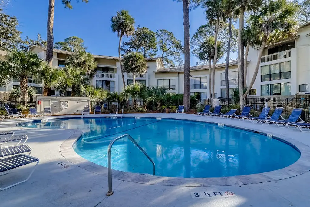 Desirable location with 2 Pools, Walk to Exclusive Beach Cabana