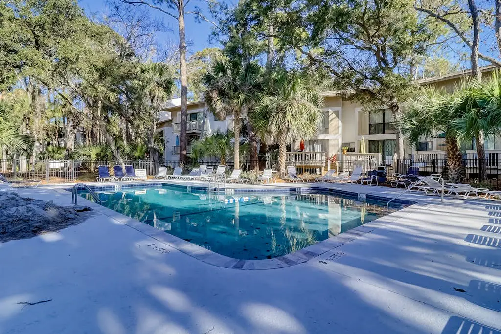Desirable location with 2 Pools, Walk to Exclusive Beach Cabana