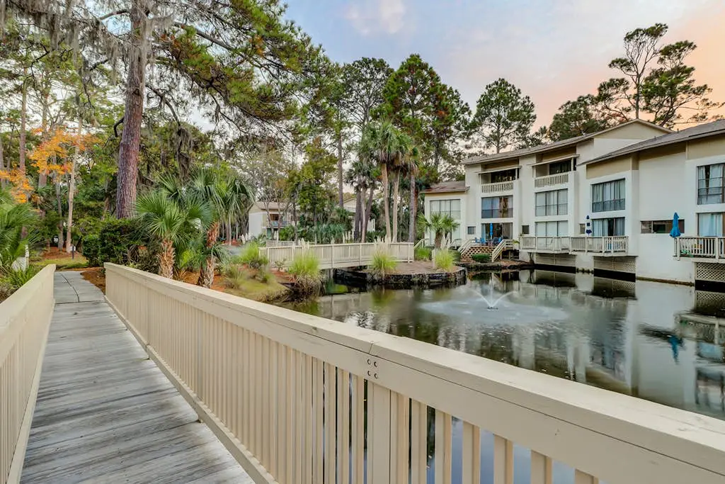 Desirable location with 2 Pools, Walk to Exclusive Beach Cabana