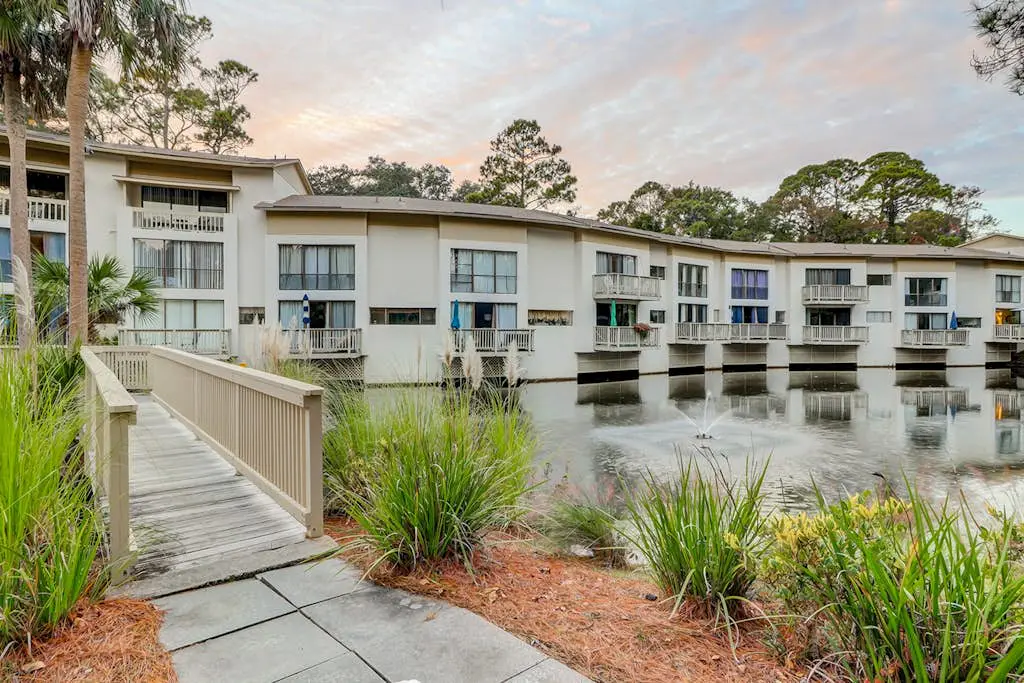 Desirable location with 2 Pools, Walk to Exclusive Beach Cabana