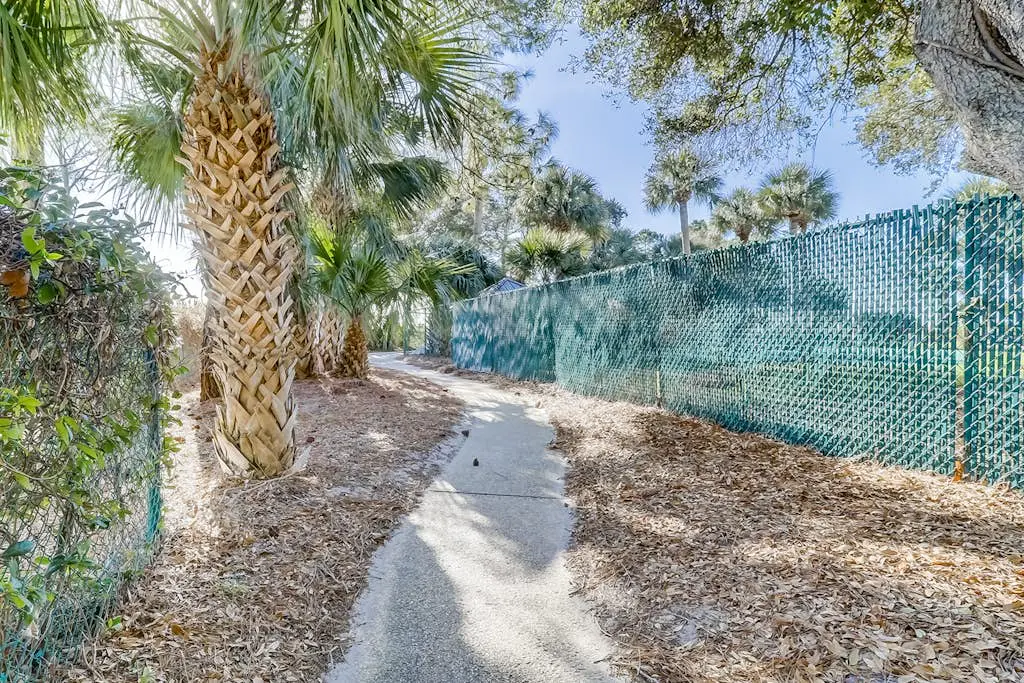 Desirable location with 2 Pools, Walk to Exclusive Beach Cabana