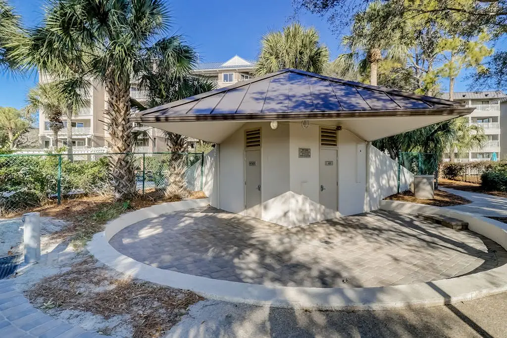 Desirable location with 2 Pools, Walk to Exclusive Beach Cabana