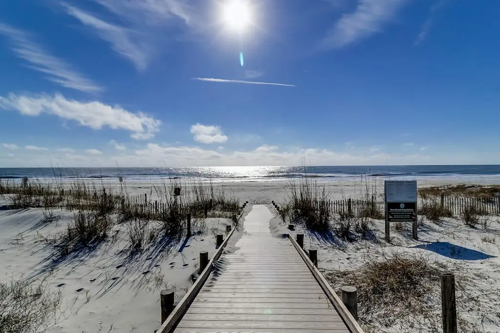 Desirable location with 2 Pools, Walk to Exclusive Beach Cabana