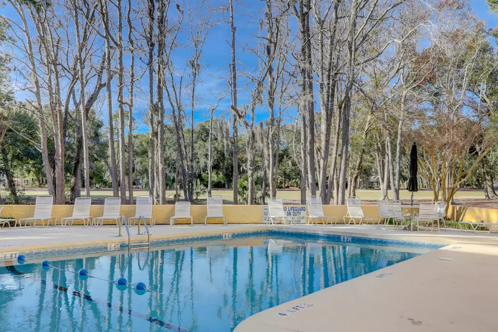 Perfectly Located Family Condo with Shared Pool, Central AC, Private Washer and dryer, Free WiFi