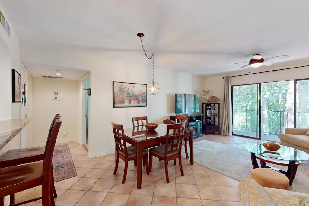 Perfectly Located Family Condo with Shared Pool, Central AC, Private Washer and dryer, Free WiFi