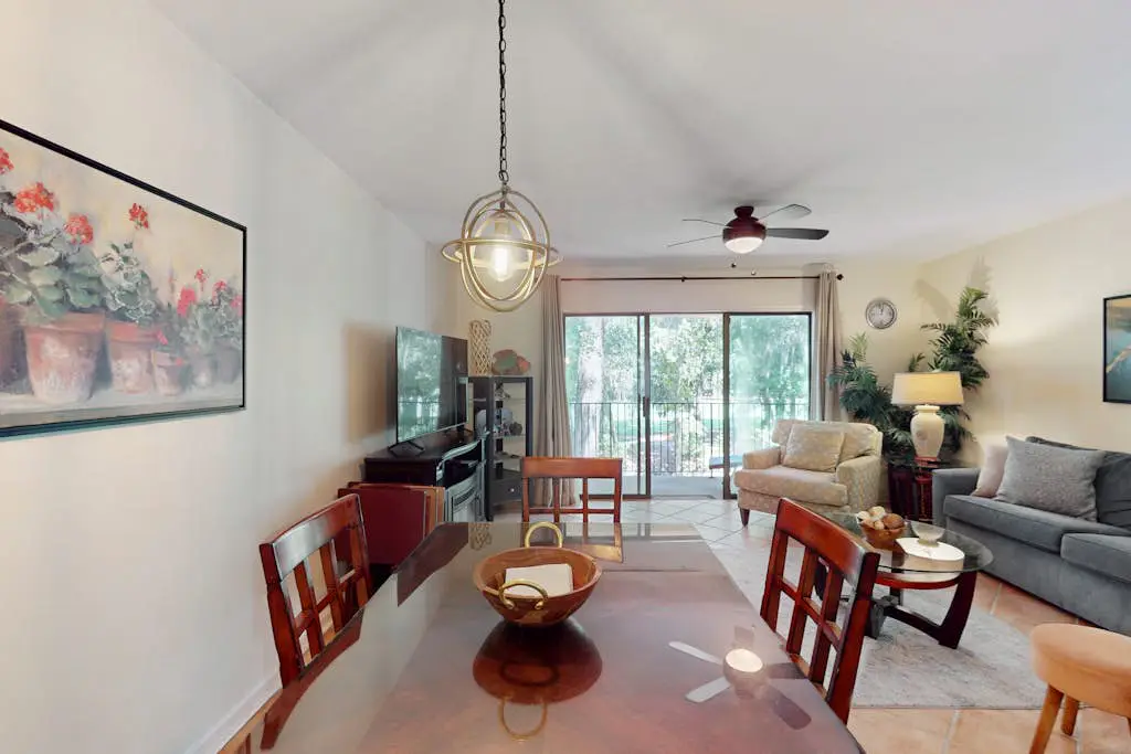 Perfectly Located Family Condo with Shared Pool, Central AC, Private Washer and dryer, Free WiFi