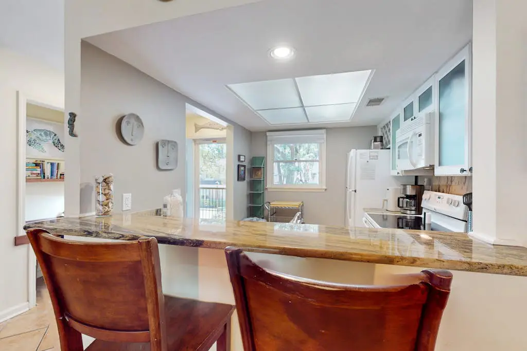 Perfectly Located Family Condo with Shared Pool, Central AC, Private Washer and dryer, Free WiFi