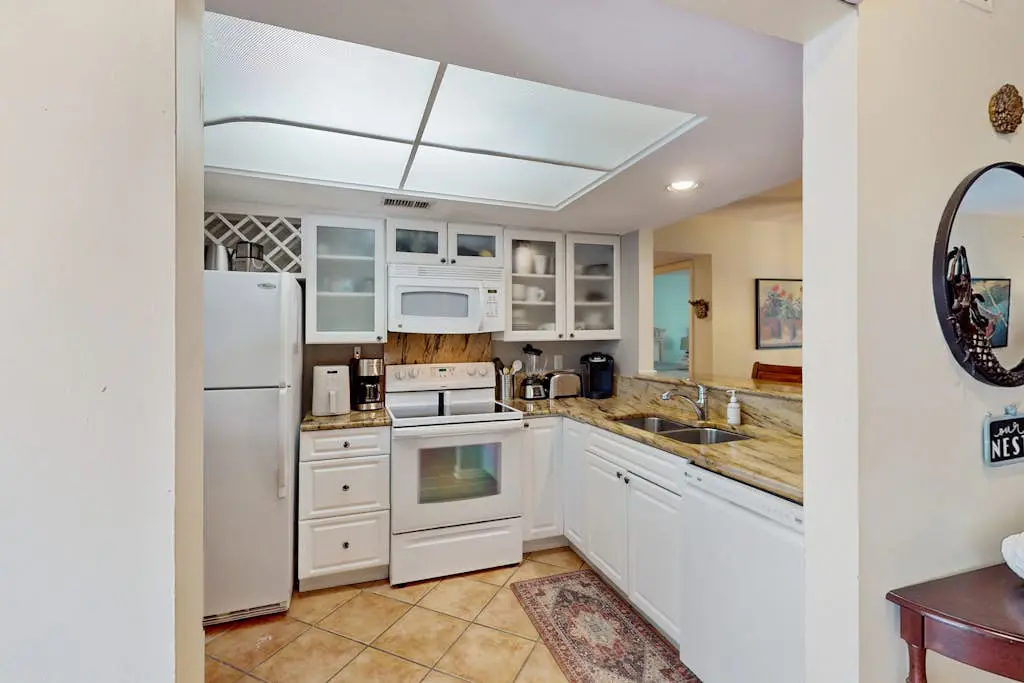 Perfectly Located Family Condo with Shared Pool, Central AC, Private Washer and dryer, Free WiFi