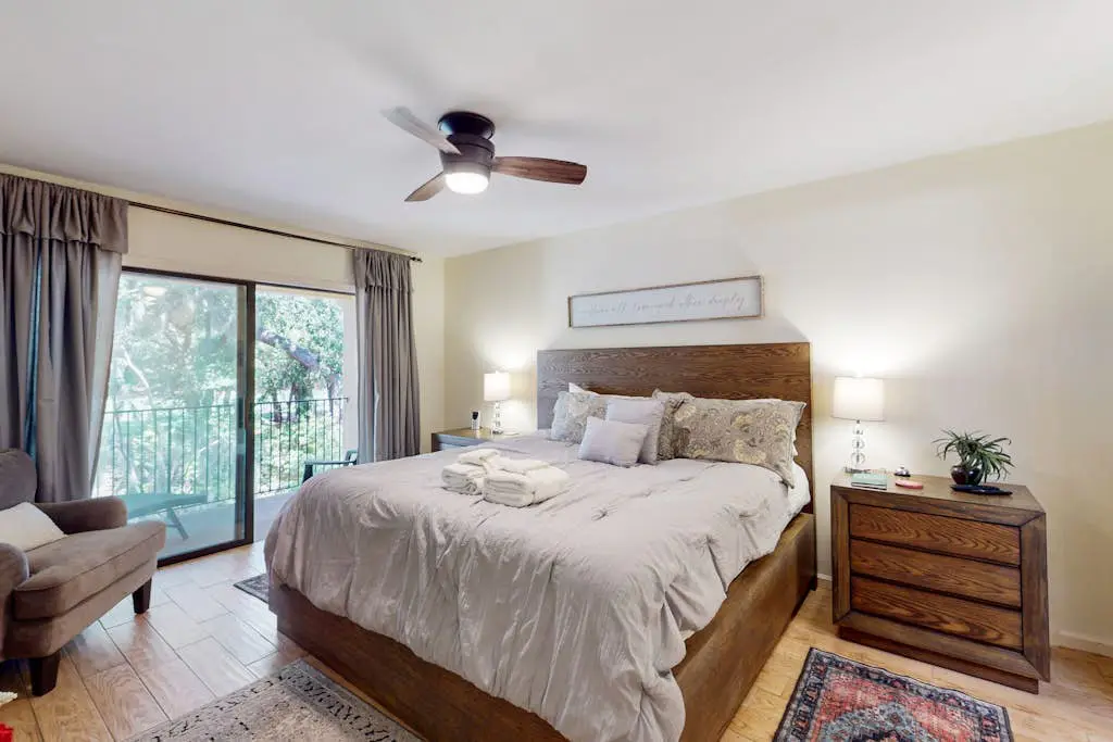 Perfectly Located Family Condo with Shared Pool, Central AC, Private Washer and dryer, Free WiFi