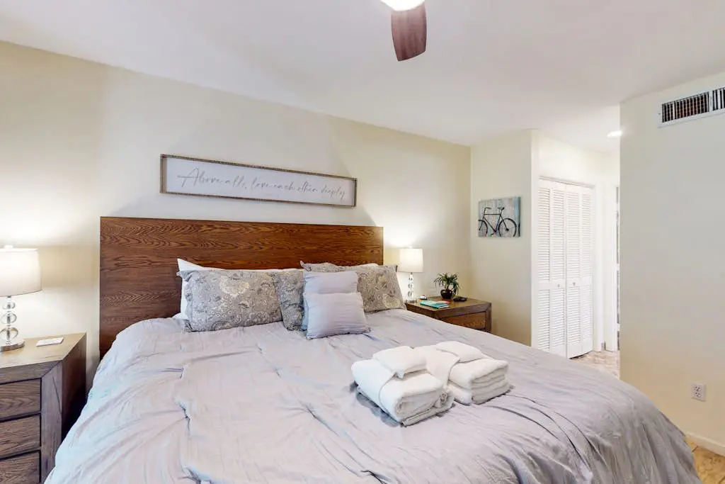 Perfectly Located Family Condo with Shared Pool, Central AC, Private Washer and dryer, Free WiFi