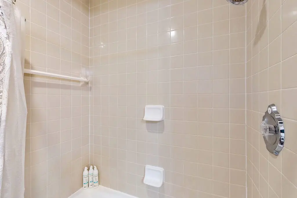 Perfectly Located Family Condo with Shared Pool, Central AC, Private Washer and dryer, Free WiFi
