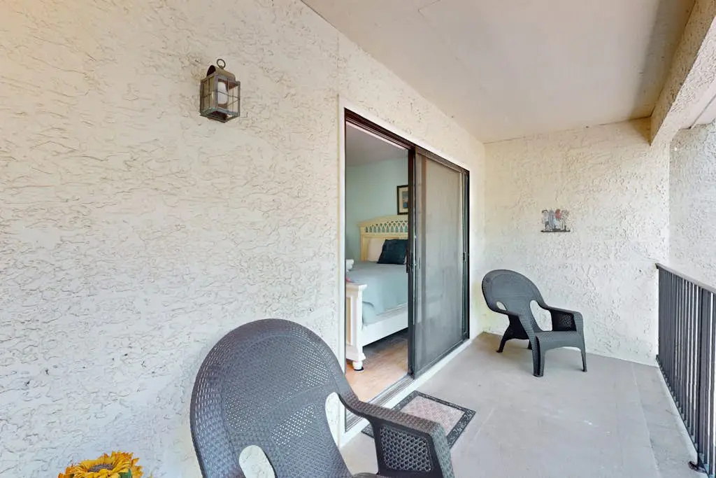 Perfectly Located Family Condo with Shared Pool, Central AC, Private Washer and dryer, Free WiFi
