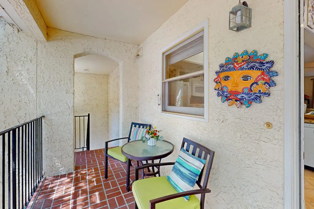 Perfectly Located Family Condo with Shared Pool, Central AC, Private Washer and dryer, Free WiFi