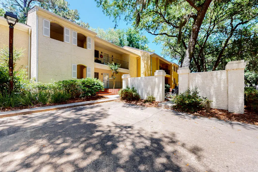 Perfectly Located Family Condo with Shared Pool, Central AC, Private Washer and dryer, Free WiFi