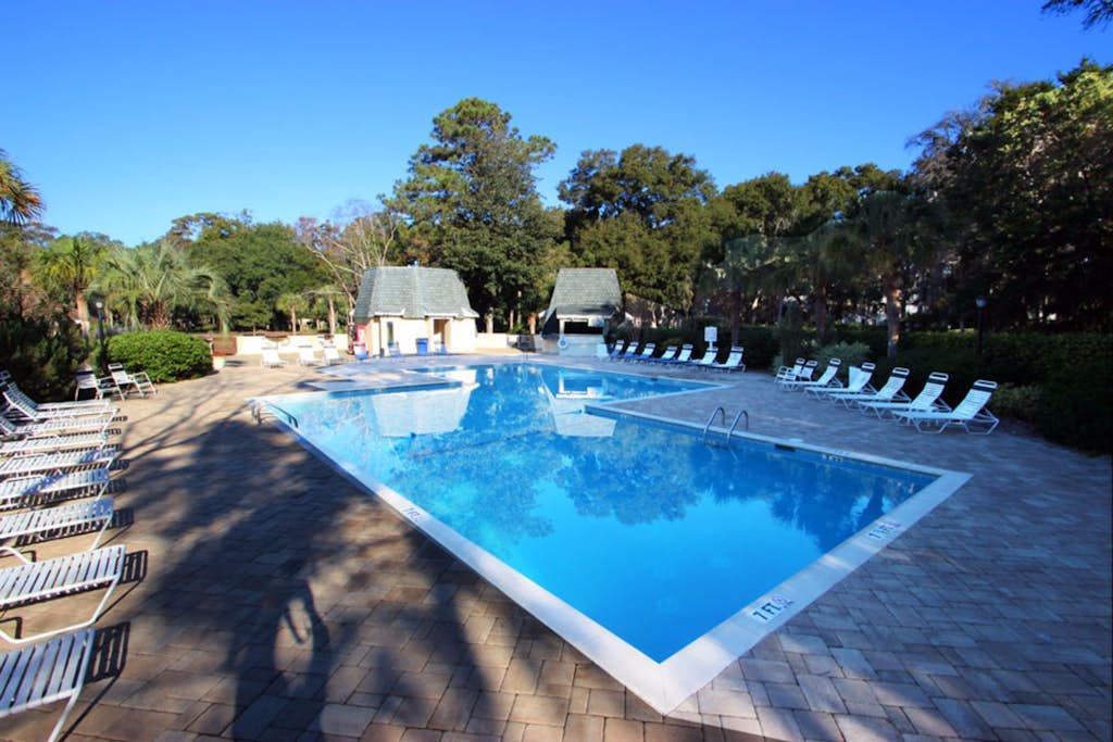 Homey second-floor villa with admittance to shared pool and close to beaches