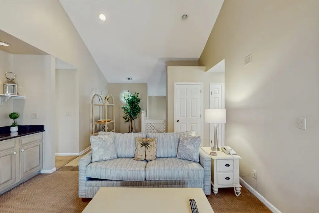 Homey second-floor villa with admittance to shared pool and close to beaches