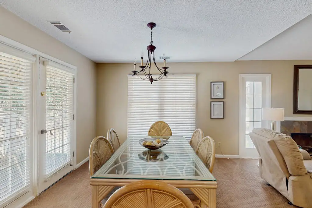 Homey second-floor villa with admittance to shared pool and close to beaches