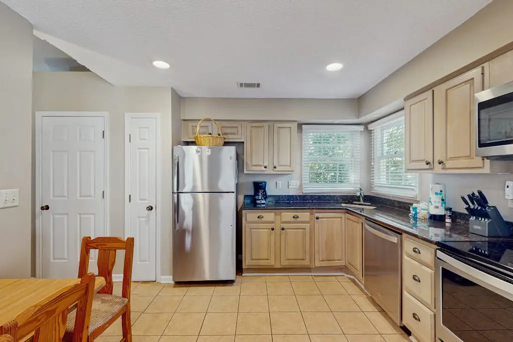 Homey second-floor villa with admittance to shared pool and close to beaches