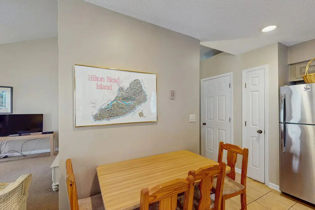 Homey second-floor villa with admittance to shared pool and close to beaches