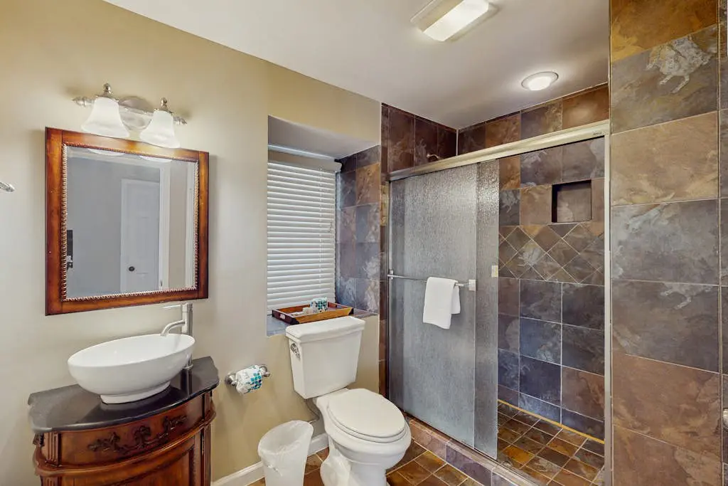 Homey second-floor villa with admittance to shared pool and close to beaches