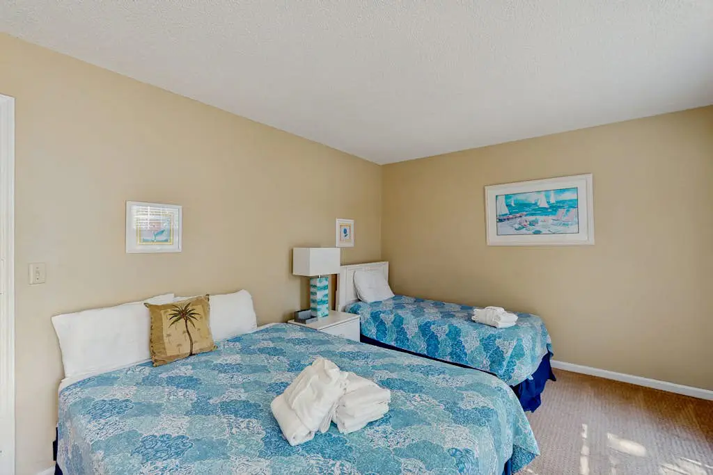 Homey second-floor villa with admittance to shared pool and close to beaches