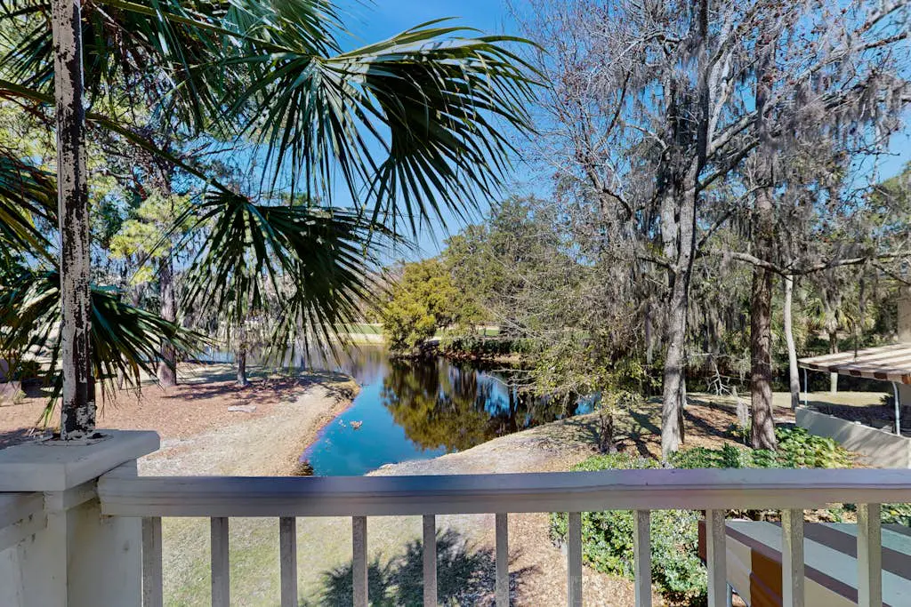 Homey second-floor villa with admittance to shared pool and close to beaches