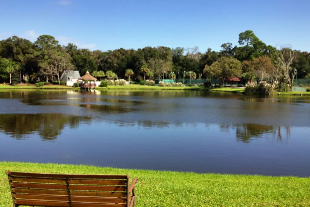 Homey second-floor villa with admittance to shared pool and close to beaches