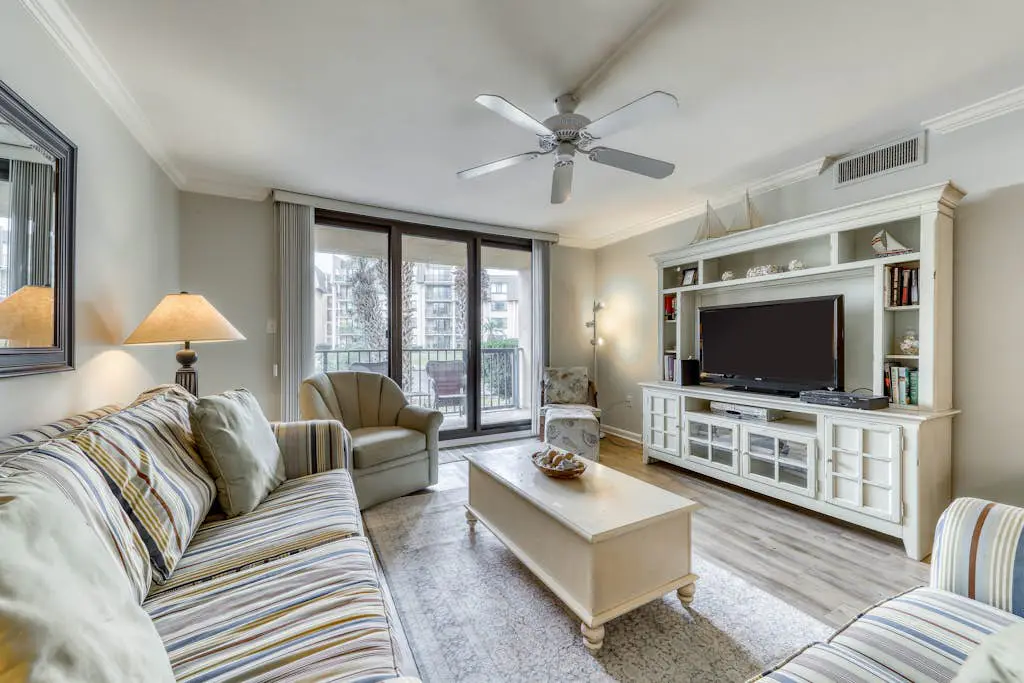 Modern Condo with Shared Pool and Hot Tub, Lagoon View, and Nearby Beach Access