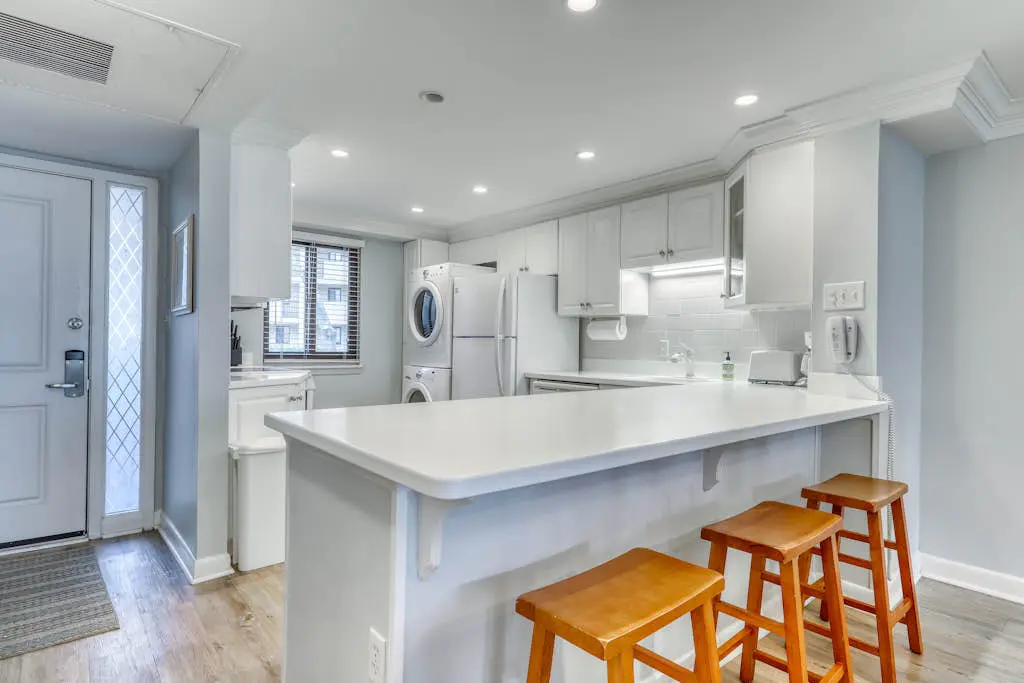 Modern Condo with Shared Pool and Hot Tub, Lagoon View, and Nearby Beach Access