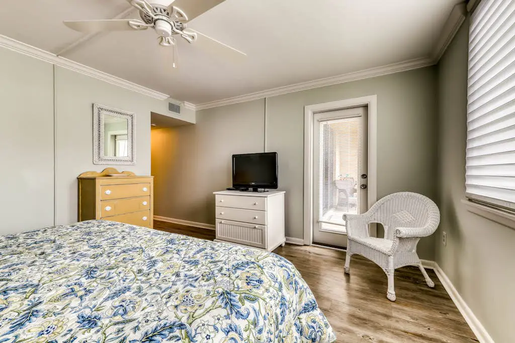 Modern Condo with Shared Pool and Hot Tub, Lagoon View, and Nearby Beach Access