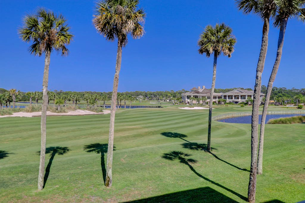 Sea Pines condo with amazing golf course view, pool, & balcony  - walk to beach