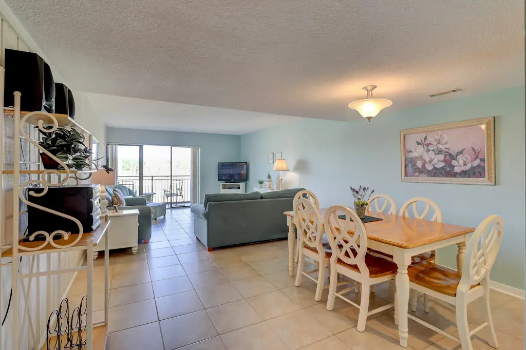 Sea Pines condo with amazing golf course view, pool, & balcony  - walk to beach