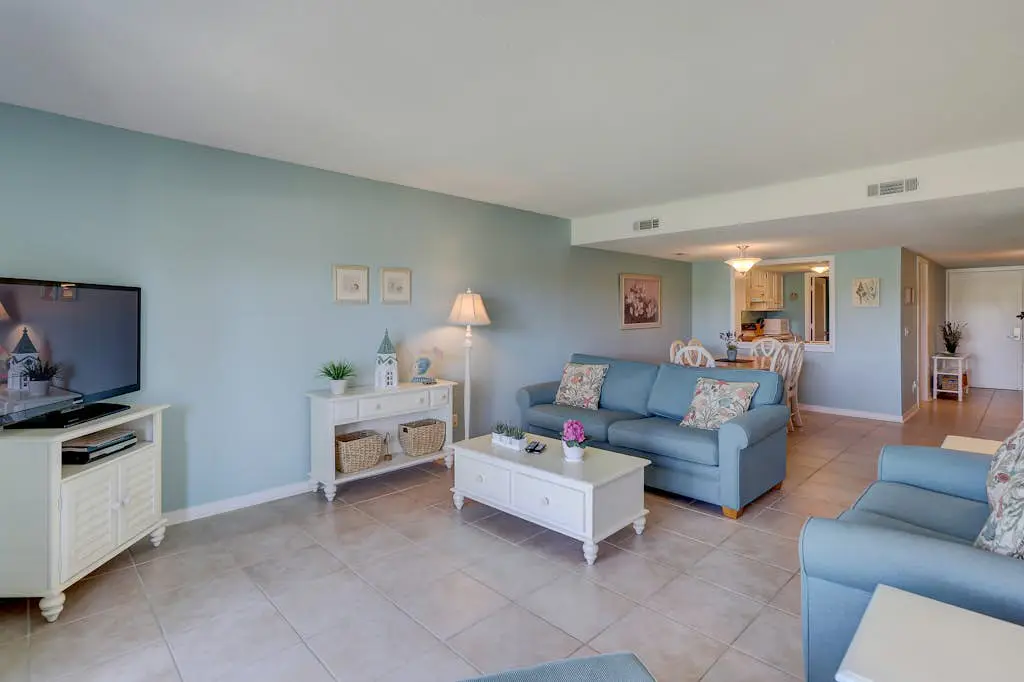Sea Pines condo with amazing golf course view, pool, & balcony  - walk to beach