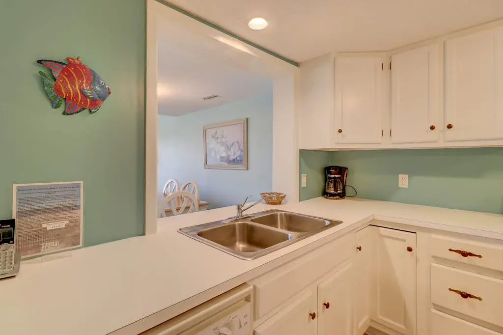 Sea Pines condo with amazing golf course view, pool, & balcony  - walk to beach