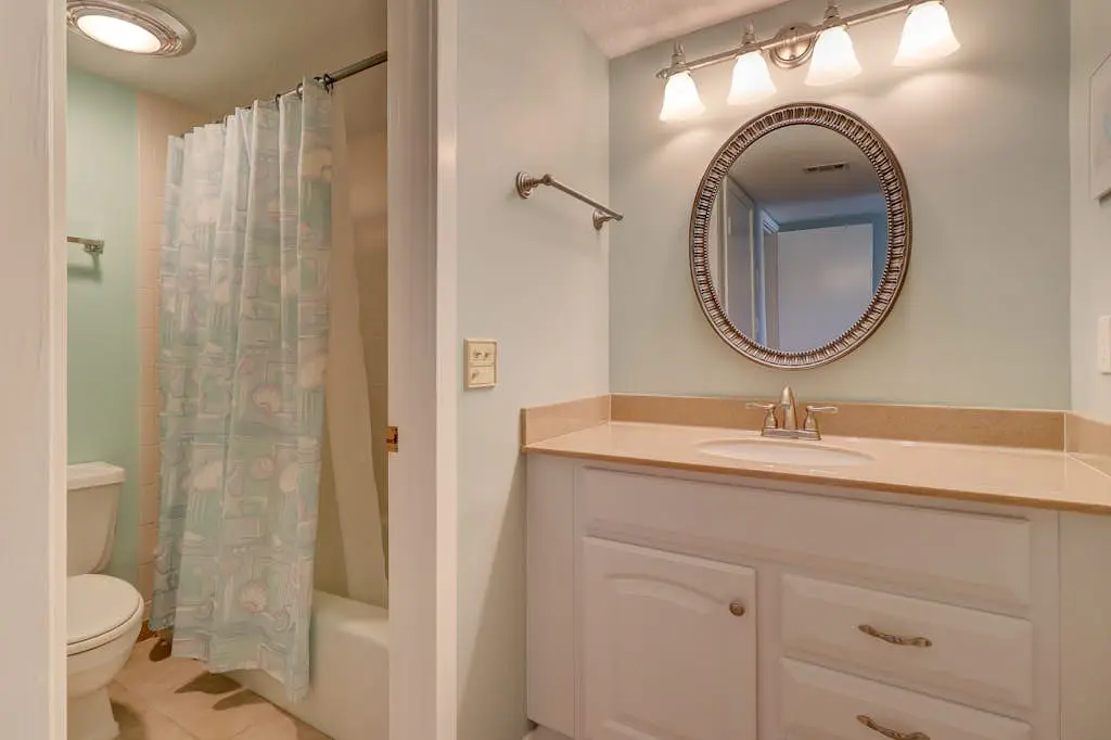 Sea Pines condo with amazing golf course view, pool, & balcony  - walk to beach