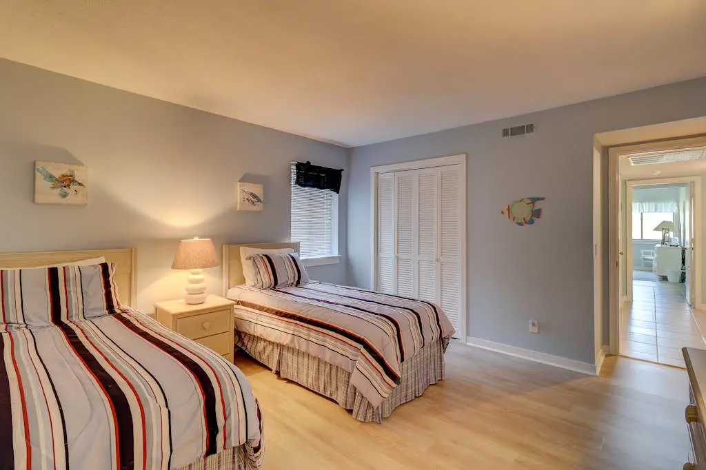 Sea Pines condo with amazing golf course view, pool, & balcony  - walk to beach