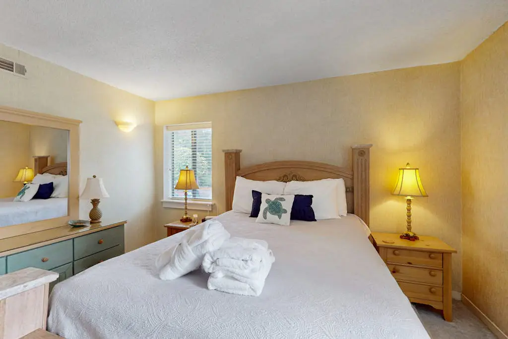 Second-Floor Condo with WiFi, Pool, Golf Course Views - Near the Beach