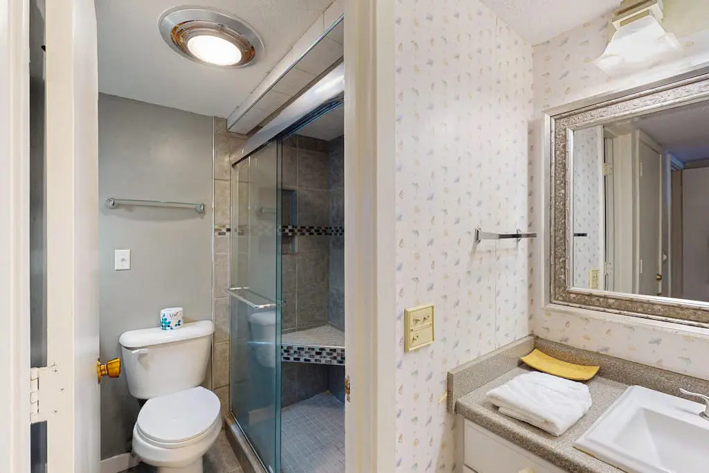 Second-Floor Condo with WiFi, Pool, Golf Course Views - Near the Beach