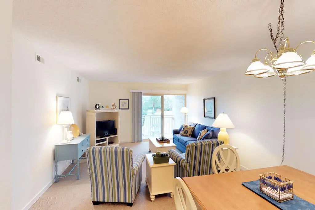 Lovely villa with central AC, and easy beach access