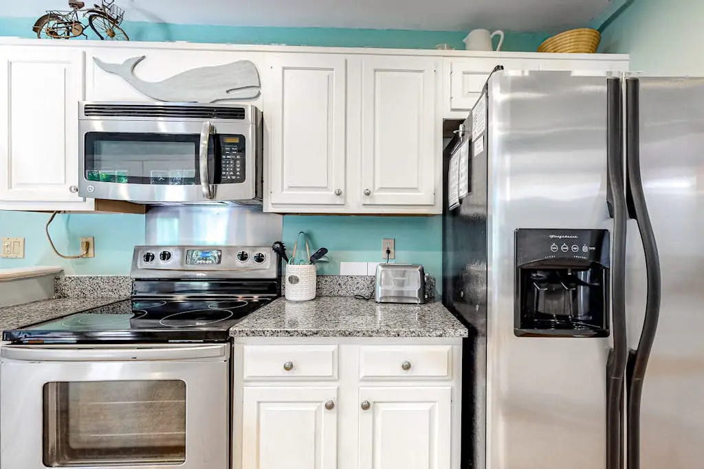 Renovated Dog-Friendly Villa w/ Patio & Pool - Near Golf & Beach