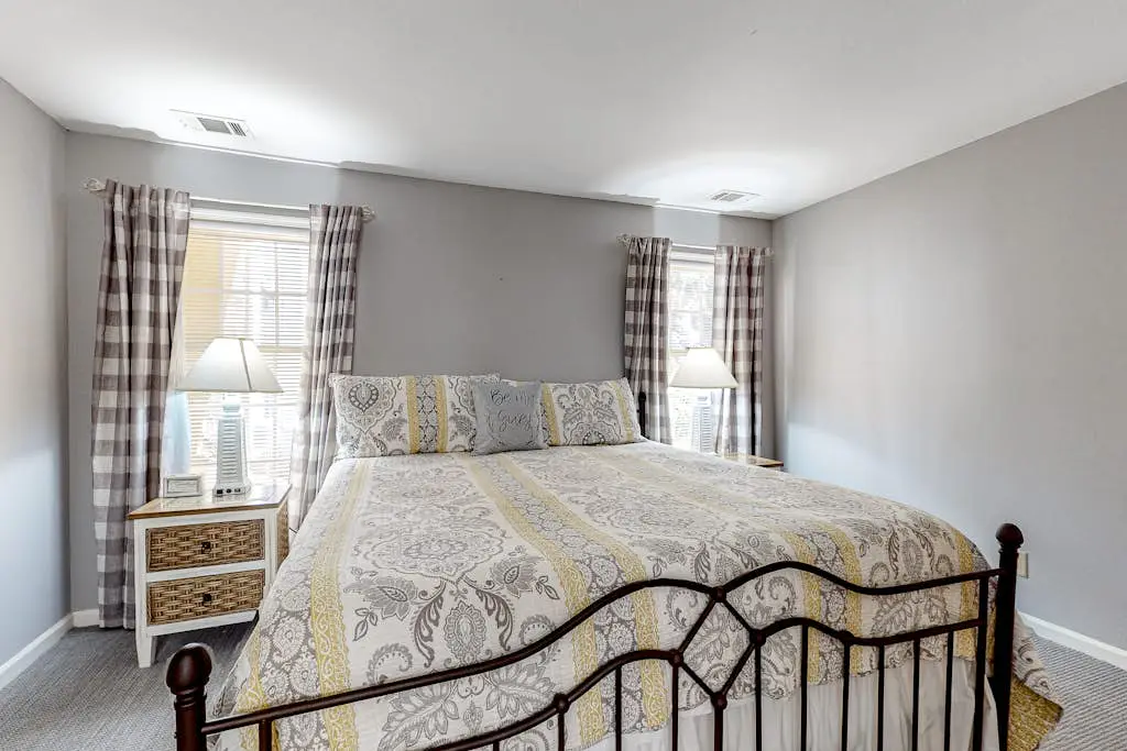 Renovated Dog-Friendly Villa w/ Patio & Pool - Near Golf & Beach