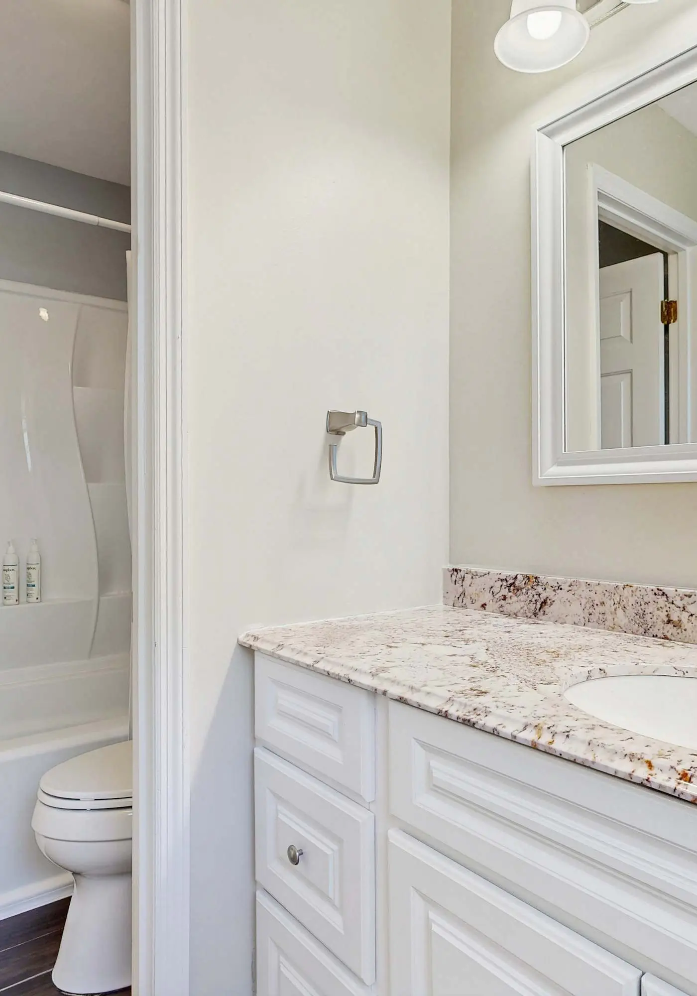 Renovated Dog Friendly Villa with Patio & Pool  Near Golf & Beach