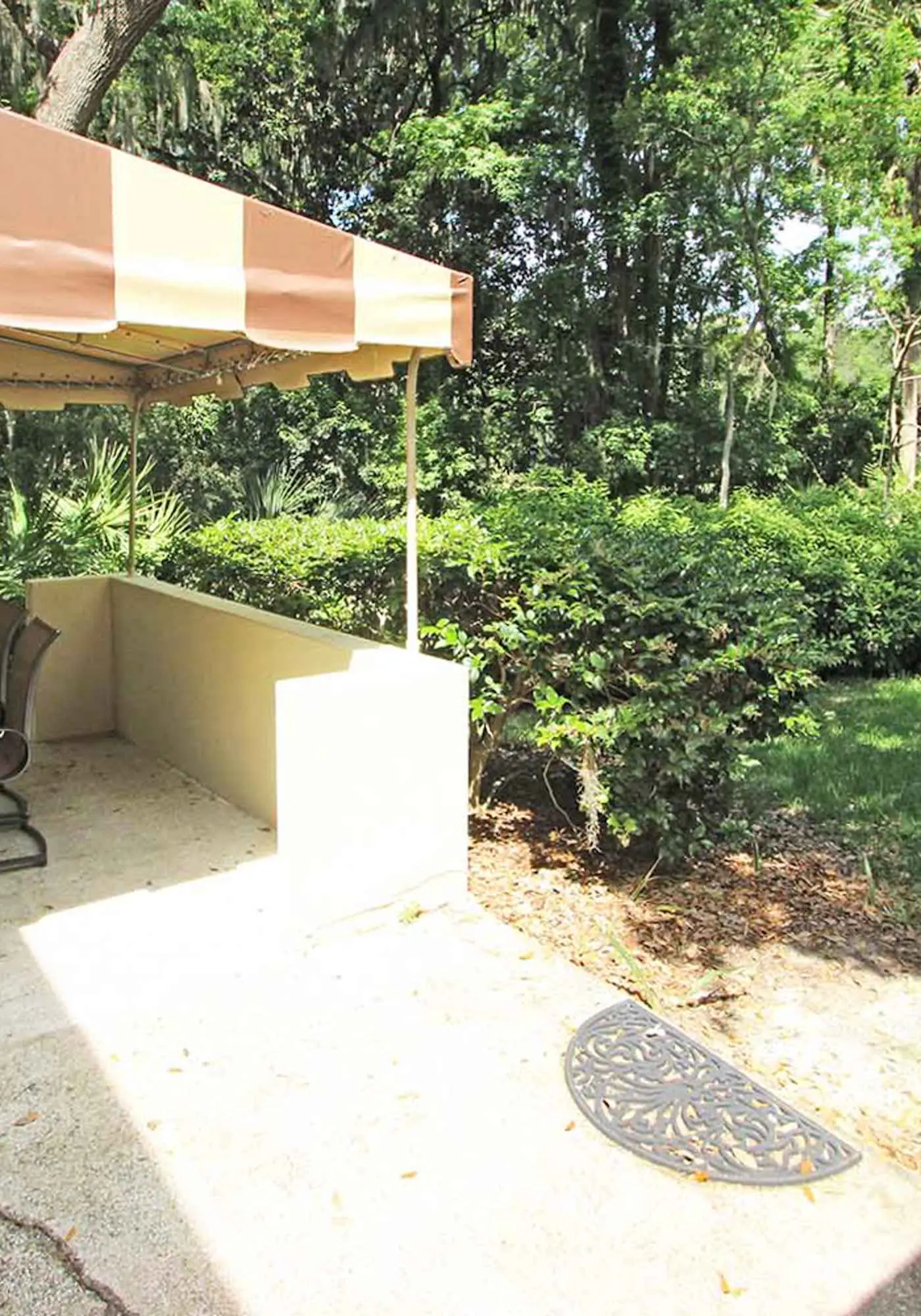 Renovated Dog Friendly Villa with Patio & Pool  Near Golf & Beach