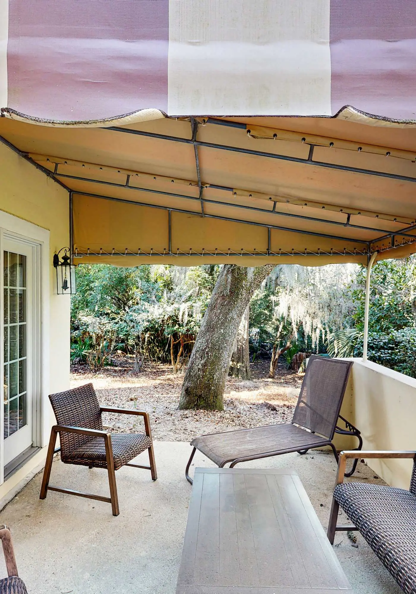 Renovated Dog Friendly Villa with Patio & Pool  Near Golf & Beach