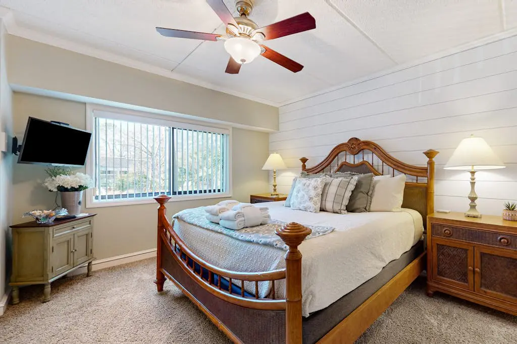 Inviting villa with pool, tennis, & balcony - close beach access