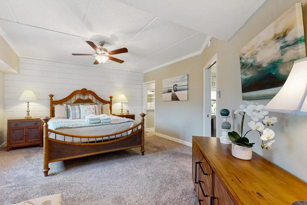 Inviting villa with pool, tennis, & balcony - close beach access